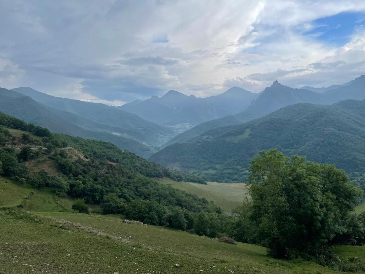La Indefinida Villa Toranzo Luaran gambar